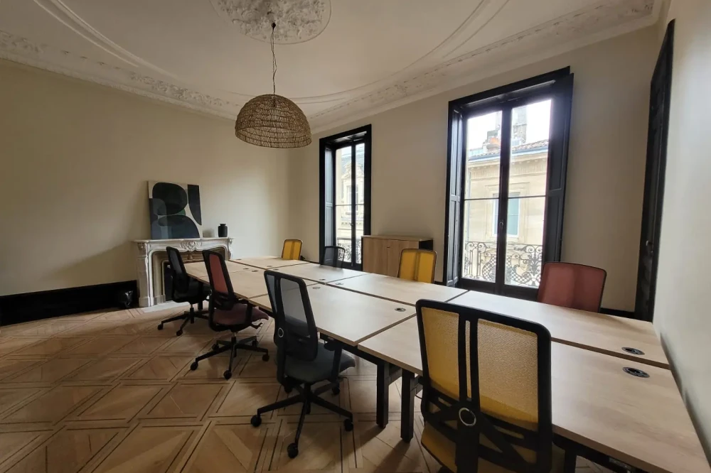 Bureau privé - 33000 - 8 postes - 3960€