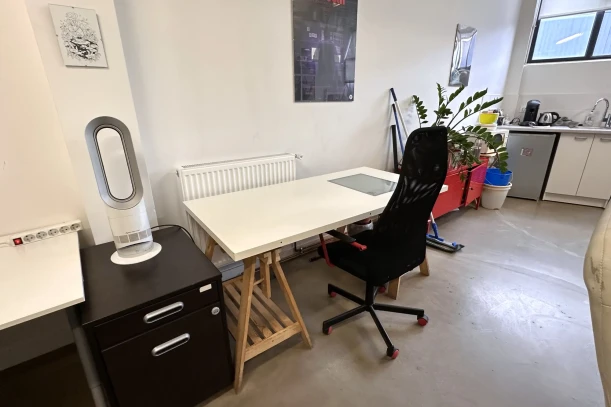 Open Space - 93100 - 3 postes - 180€