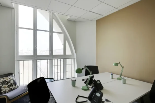 Bureau privé - 75010 - 27 postes - 10706€