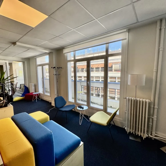 Open Space  8 postes Coworking Rue Treilhard Paris 75008 - photo 10