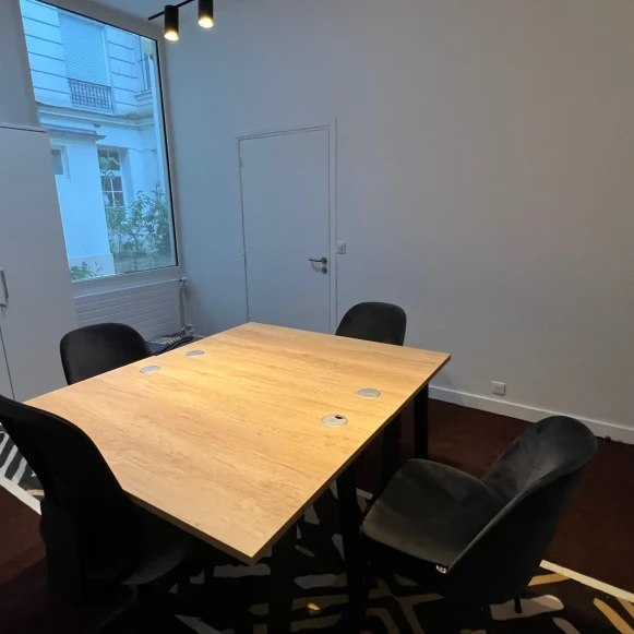 Bureau privé 16 m² 3 postes Coworking Rue Benjamin Franklin Paris 75016 - photo 2