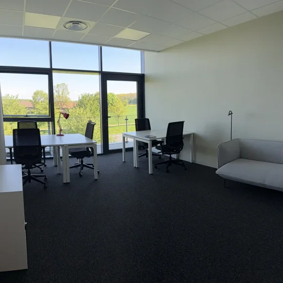 Bureau privé 21 m² 7 postes Coworking Avenue François Pignier Bourg-en-Bresse 01000 - photo 1