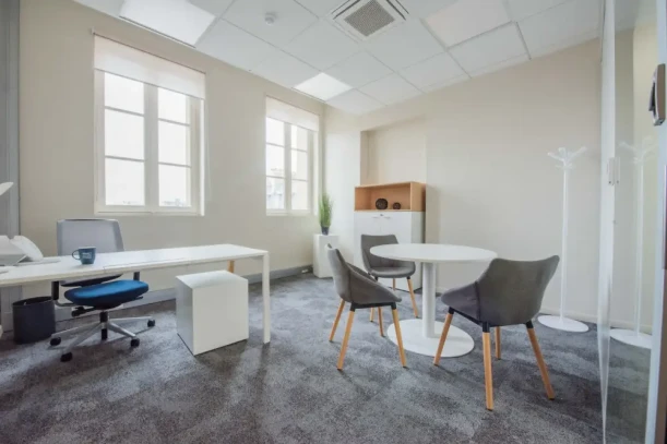 Bureau privé - 75008 - 7 postes - 5506€
