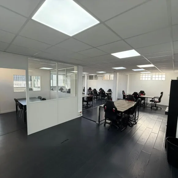 Bureau privé 101 m² 20 postes Coworking Rue Rabelais Montreuil 93100 - photo 2