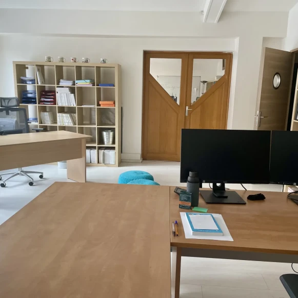 Bureau privé 50 m² 4 postes Location bureau Rue du Cherche-Midi Paris 75006 - photo 3