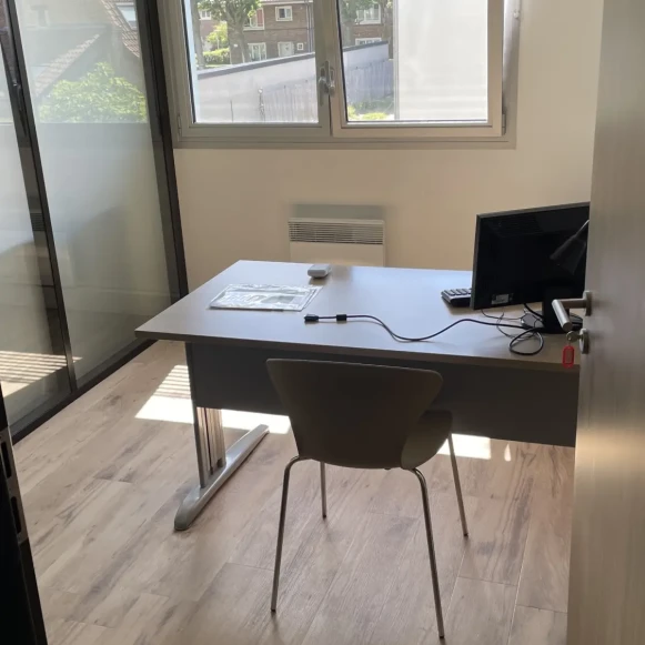 Bureau privé 11 m² 2 postes Coworking Rue de Wambrechies Marquette-lez-Lille 59520 - photo 6