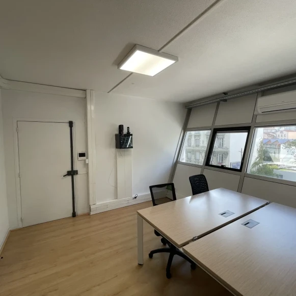 Bureau privé 45 m² 10 postes Location bureau Rue Garibaldi Lyon 69007 - photo 7