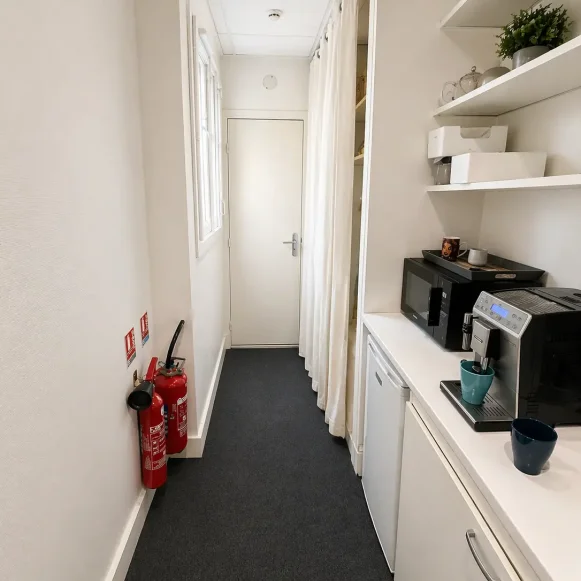 Bureau privé 55 m² 8 postes Location bureau Boulevard de Clichy Paris 75009 - photo 5