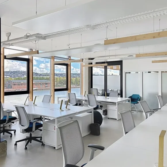 Bureau privé 65 m² 8 postes Coworking Allée François Mitterrand Rouen 76100 - photo 3