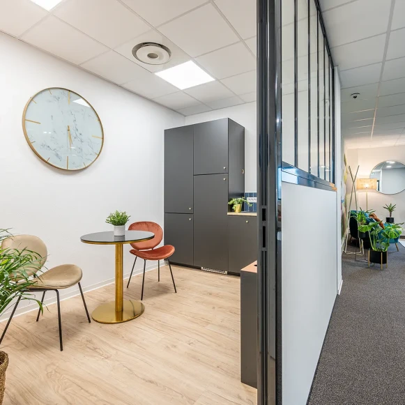 Bureau privé 17 m² 2 postes Coworking Rue des Hérons Entzheim 67960 - photo 4