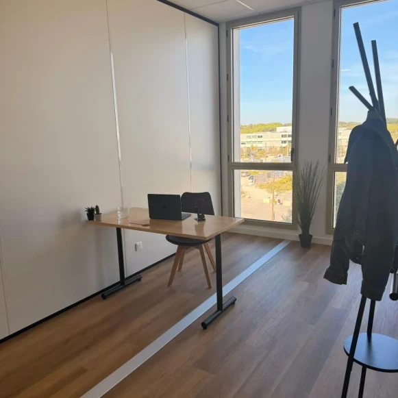 Bureau privé 10 m² 2 postes Location bureau Rue Maryam Mirzakhani Montpellier 34000 - photo 4