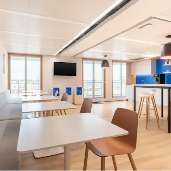 Bureau privé 28 m² 8 postes Location bureau Rue du Château des Rentiers Paris 75013 - photo 2