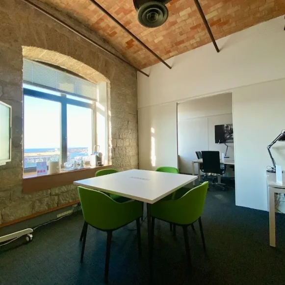 Bureau privé 4 m² 1 poste Location bureau Place de la Joliette Marseille 13002 - photo 11