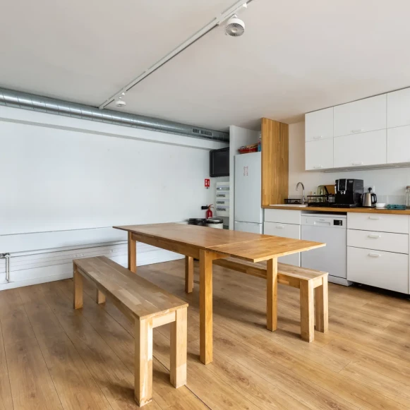 Espace indépendant 80 m² 15 postes Coworking Rue Henri Chevreau Paris 75020 - photo 11