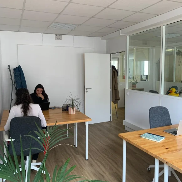 Bureau privé 35 m² 8 postes Location bureau Rue Chanzy Paris 75011 - photo 1