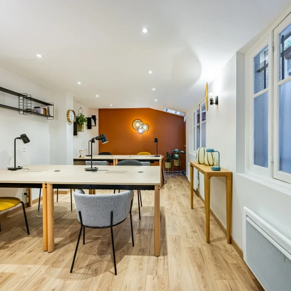 Bureau privé 30 m² 8 postes Location bureau Rue de Trétaigne Paris 75018 - photo 4