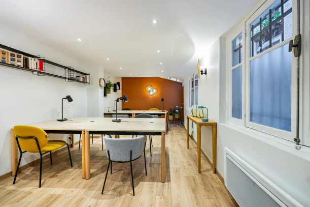 Open Space - 75018 - 8 postes - 300€