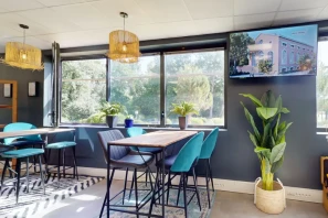 Bureau privé - 13290 - 4 postes - 1665€