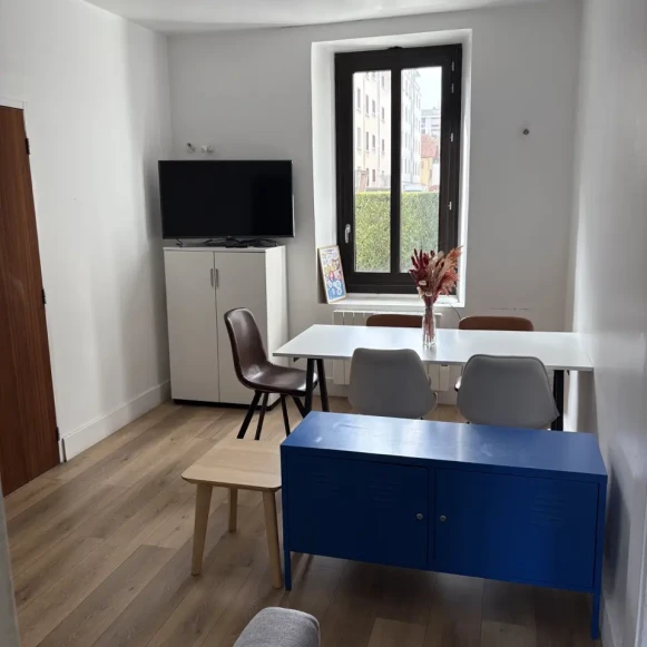 Bureau privé 6 m² 2 postes Location bureau Rue des Francs Tireurs Annecy 74000 - photo 5