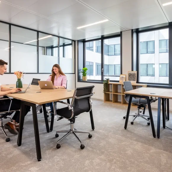 Bureau privé 12 m² 4 postes Location bureau Rue Rouget de Lisle Suresnes 92150 - photo 1