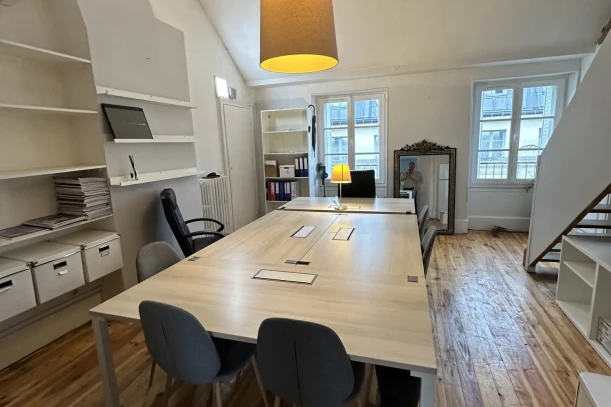 Open Space - 75010 - 4 postes - 330€