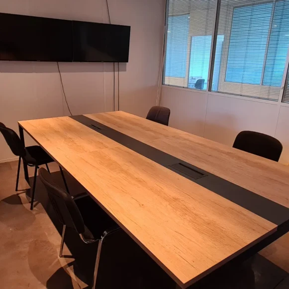 Bureau privé 15 m² 3 postes Coworking Square Benjamin Franklin Montigny-le-Bretonneux 78180 - photo 2