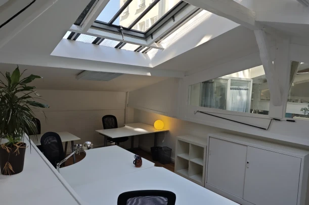 Bureau privé - 75004 - 4 postes - 2100€
