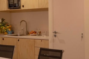 Open Space - 33000 - 8 postes - 250€