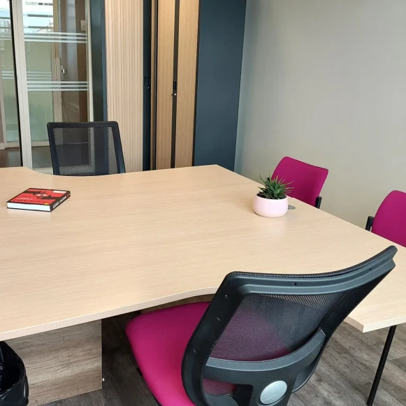 Bureau privé 18 m² 2 postes Coworking Rue des Sablons Montmagny 95360 - photo 3