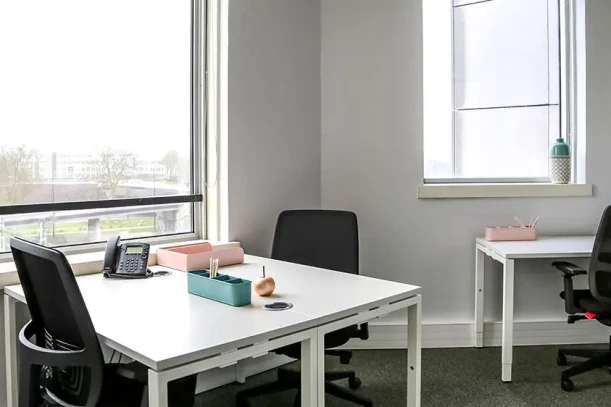 Bureau privé - 78180 - 3 postes - 1755€