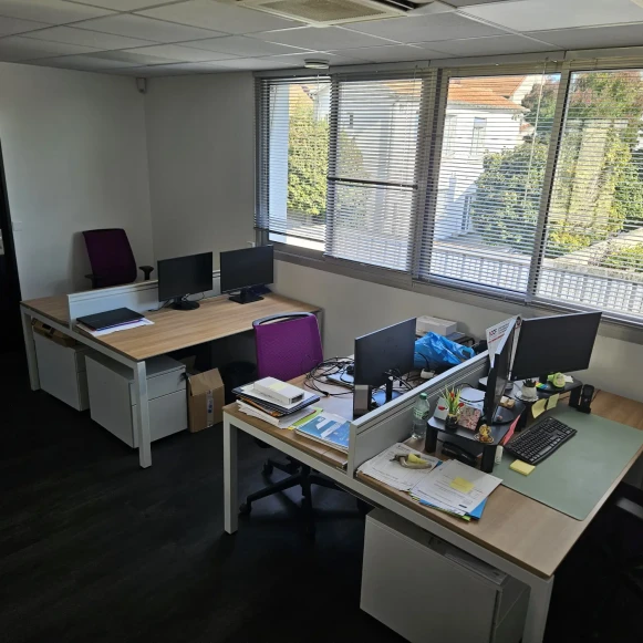 Bureau privé 21 m² 4 postes Location bureau Avenue du Président Salvador Allende Montreuil 93100 - photo 2