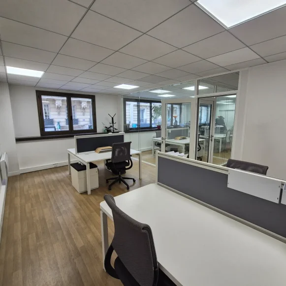 Bureau privé 36 m² 6 postes Coworking Rue Louise Michel Levallois-Perret 92300 - photo 3