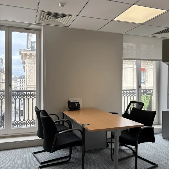 Bureau privé 18 m² 4 postes Location bureau Rue Pasquier Paris 75008 - photo 12