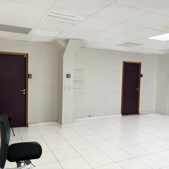 Espace indépendant 156 m² 25 postes Location bureau Rue du Moulin Joly Paris 75011 - photo 3
