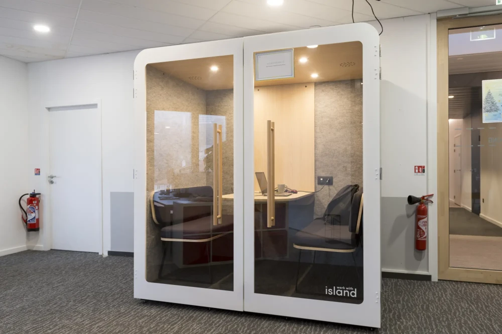 Bureau privé - 69009 - 2 postes - 390€