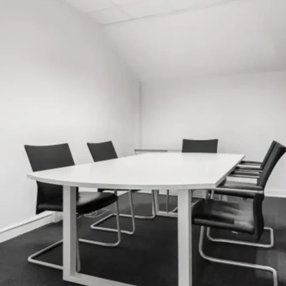 Bureau privé 32 m² 8 postes Coworking Place du Cornillon Saint-Denis 93200 - photo 1