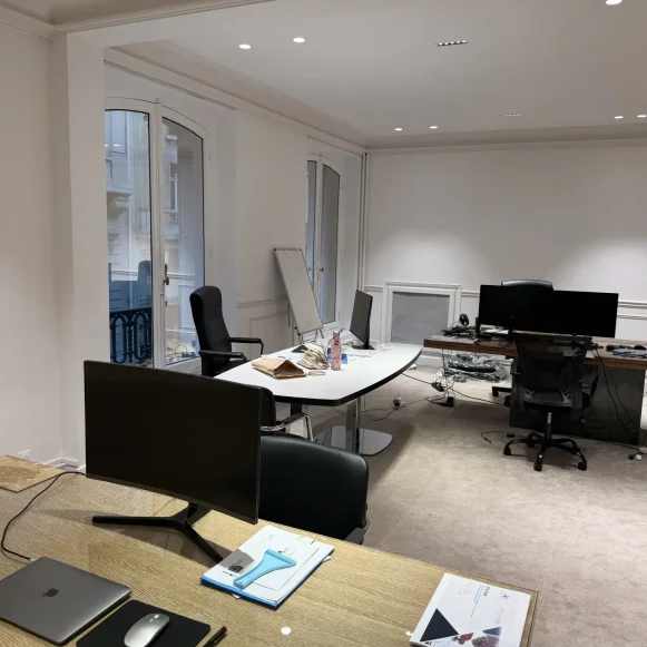 Bureau privé 56 m² 6 postes Location bureau Rue Anatole de la Forge Paris 75017 - photo 3