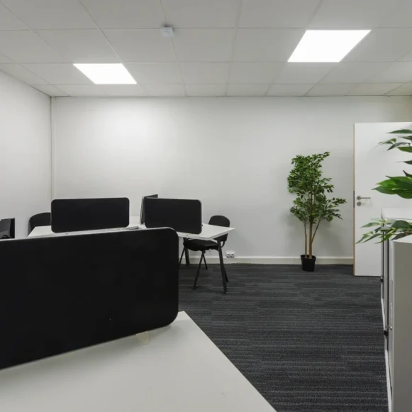 Bureau privé 26 m² 4 postes Location bureau Rue Cartier Bresson Pantin 93500 - photo 6