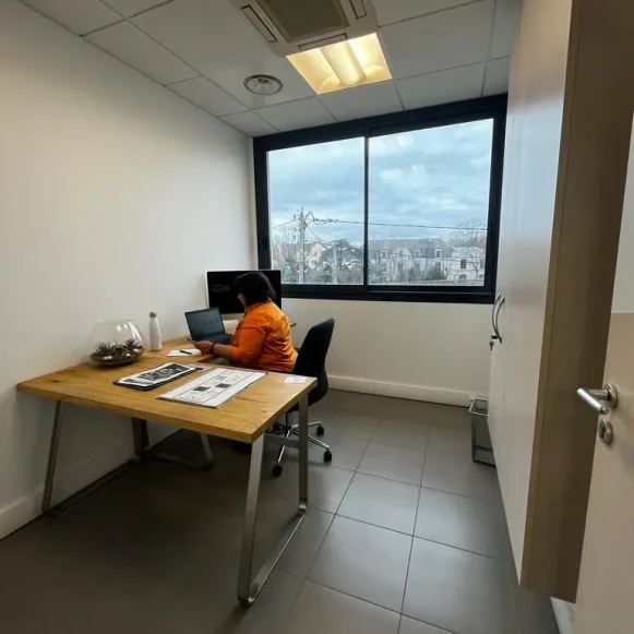 Bureau privé 8 m² 2 postes Coworking Rue Francoeur Viry-Châtillon 91170 - photo 6