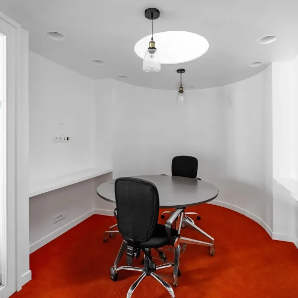Bureau privé 343 m² 40 postes Location bureau Rue de Bassano Paris 75008 - photo 3