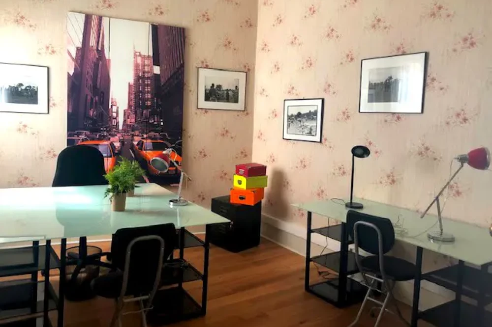Open Space - 84000 - 18 postes - 200€