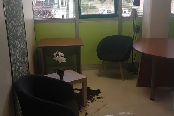 Bureau privé - 01630 - 3 postes - 1150€