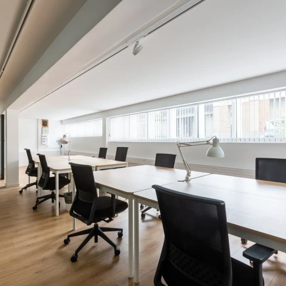 Espace indépendant 80 m² 15 postes Coworking Rue Henri Chevreau Paris 75020 - photo 2