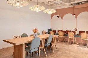 Open Space - 74000 - 1 poste - 320€