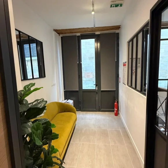 Espace indépendant 57 m² 8 postes Location bureau Passage Saint-Philippe du Roule Paris 75008 - photo 3