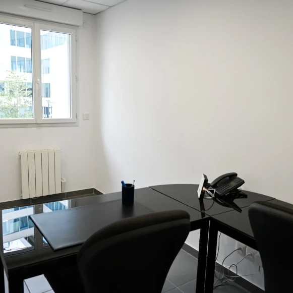 Bureau privé 10 m² 1 poste Location bureau Rue de Metz Nanterre 92000 - photo 2