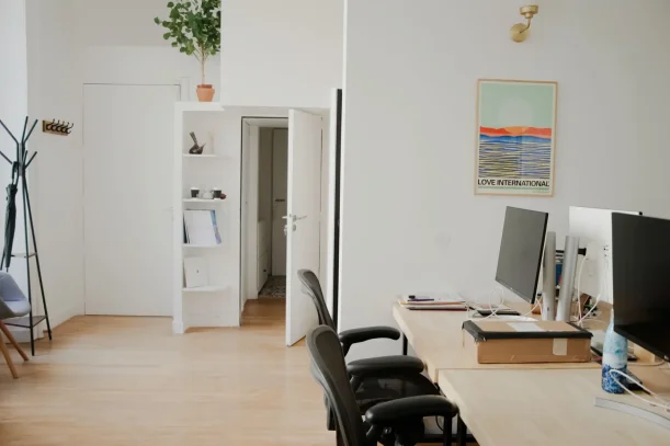 Espace indépendant - 75010 - 12 postes - 8000€