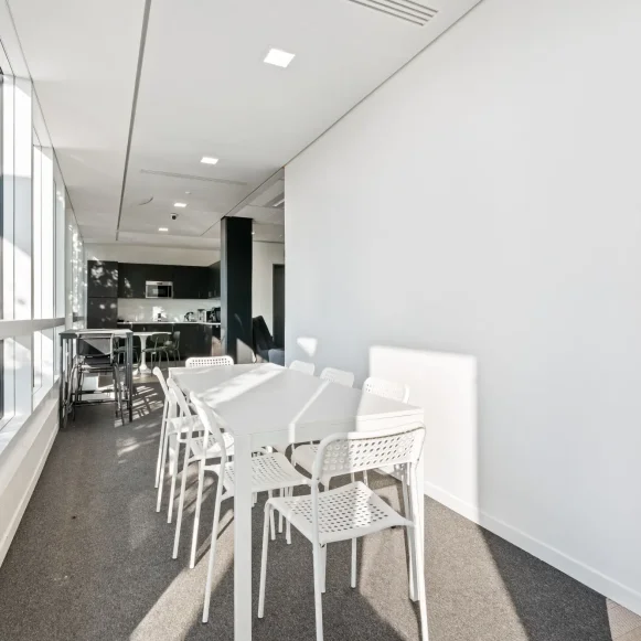 Bureau privé 99 m² 18 postes Location bureau Rue Pablo Neruda Levallois-Perret 92300 - photo 2