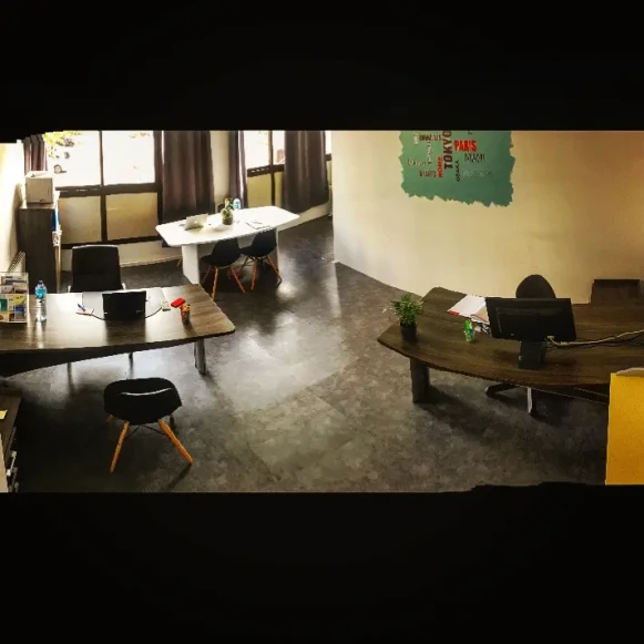 Bureau privé 28 m² 4 postes Location bureau Cours Mirabeau Marignane 13700 - photo 2
