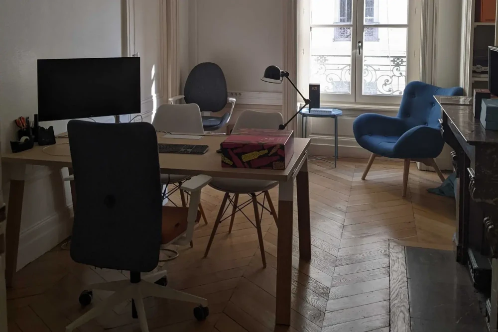Bureau privé - 69002 - 7 postes - 2000€